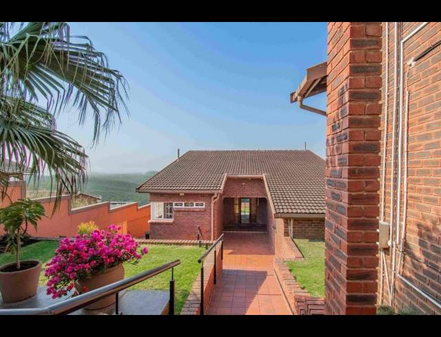 4 BEDROOM HOUSE FOR SALE IN RESERVOIR HILLS